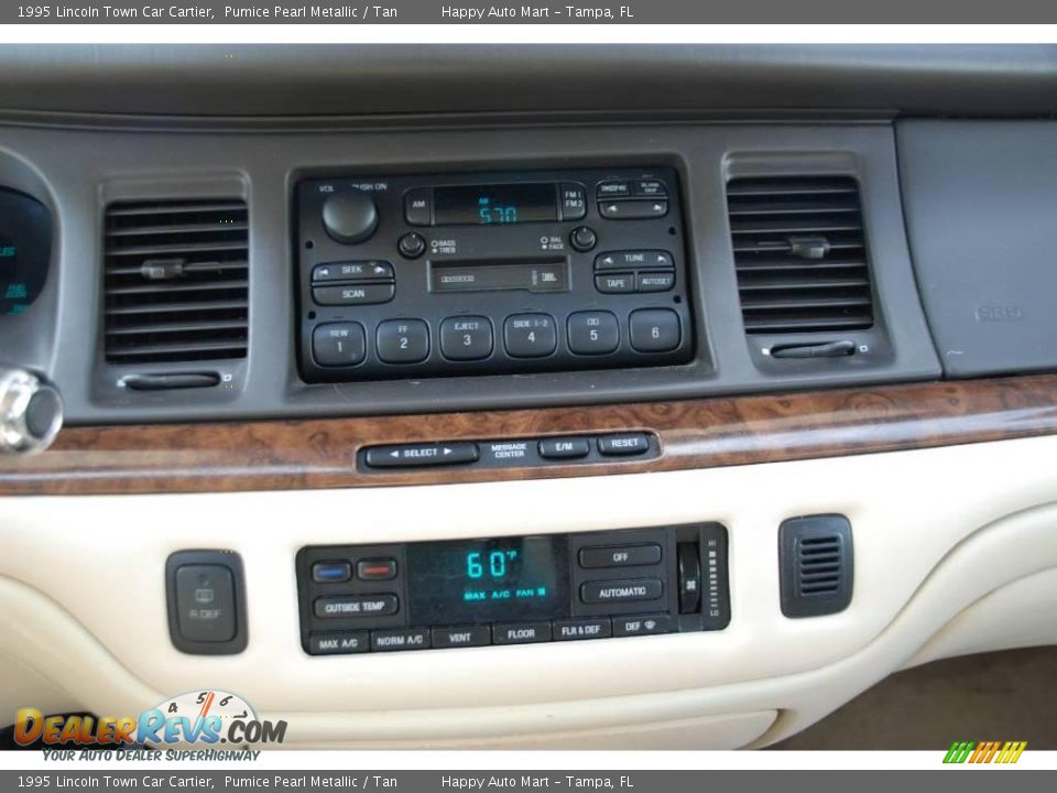 1995 Lincoln Town Car Cartier Pumice Pearl Metallic / Tan Photo #13