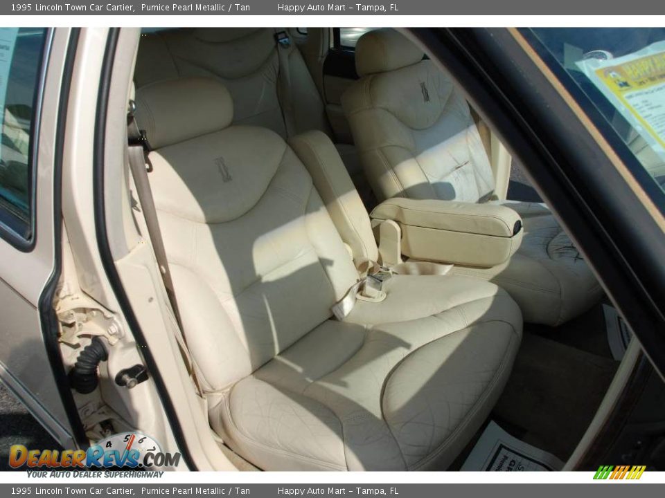 1995 Lincoln Town Car Cartier Pumice Pearl Metallic / Tan Photo #16