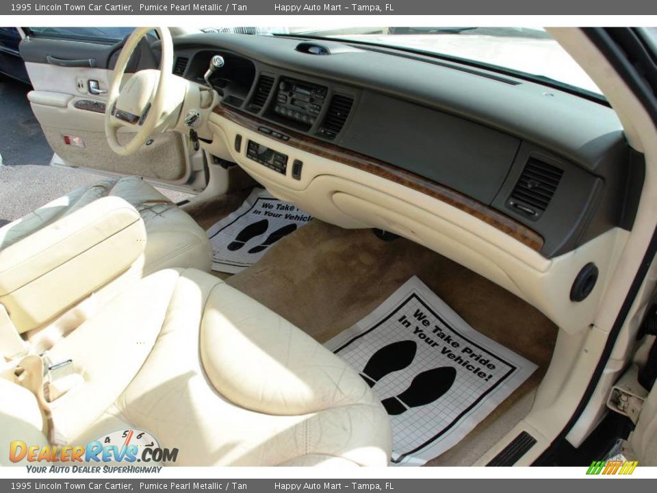 1995 Lincoln Town Car Cartier Pumice Pearl Metallic / Tan Photo #17