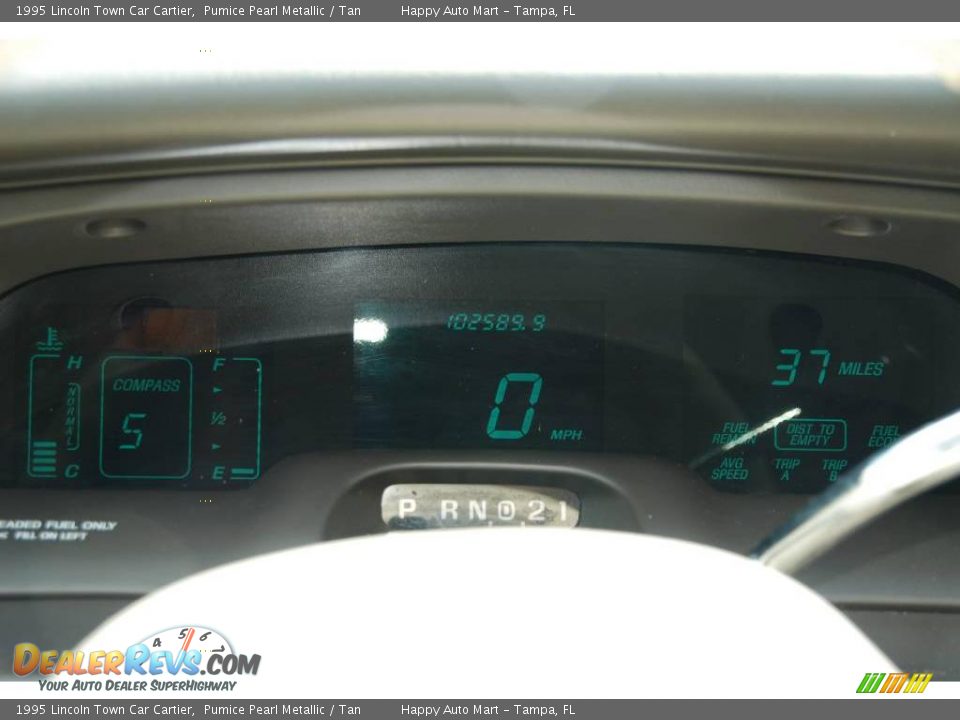 1995 Lincoln Town Car Cartier Pumice Pearl Metallic / Tan Photo #18