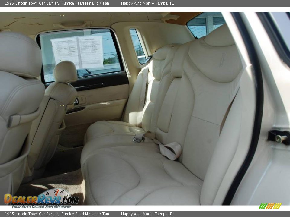 1995 Lincoln Town Car Cartier Pumice Pearl Metallic / Tan Photo #19