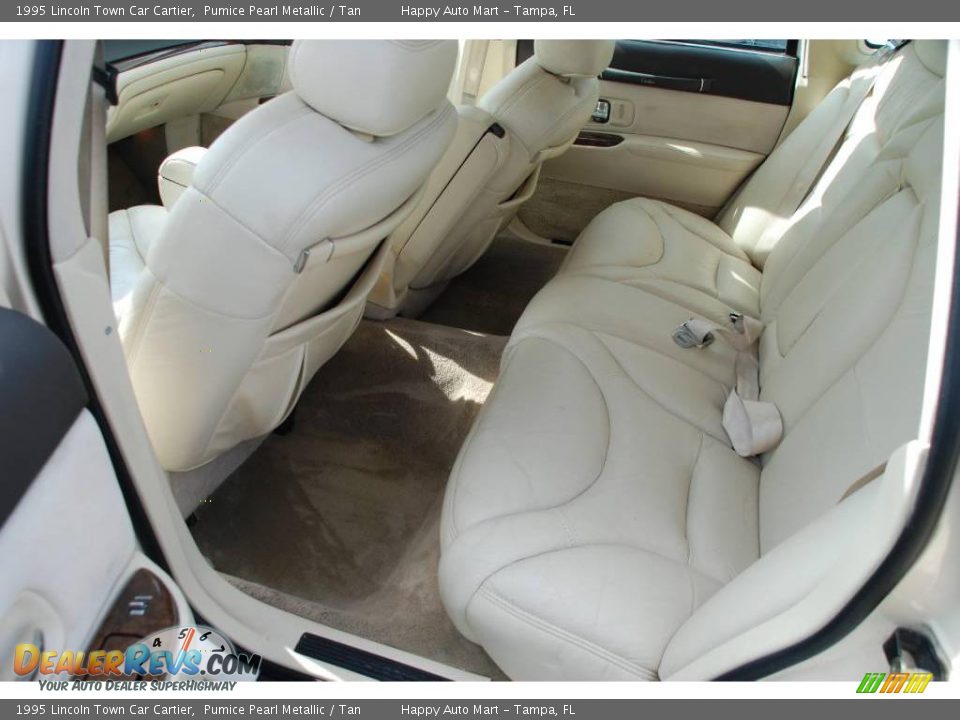 1995 Lincoln Town Car Cartier Pumice Pearl Metallic / Tan Photo #20
