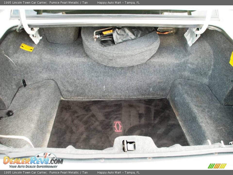 1995 Lincoln Town Car Cartier Pumice Pearl Metallic / Tan Photo #22