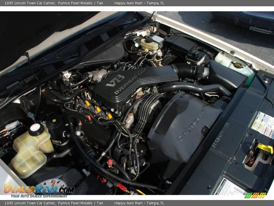 1995 Lincoln Town Car Cartier Pumice Pearl Metallic / Tan Photo #23