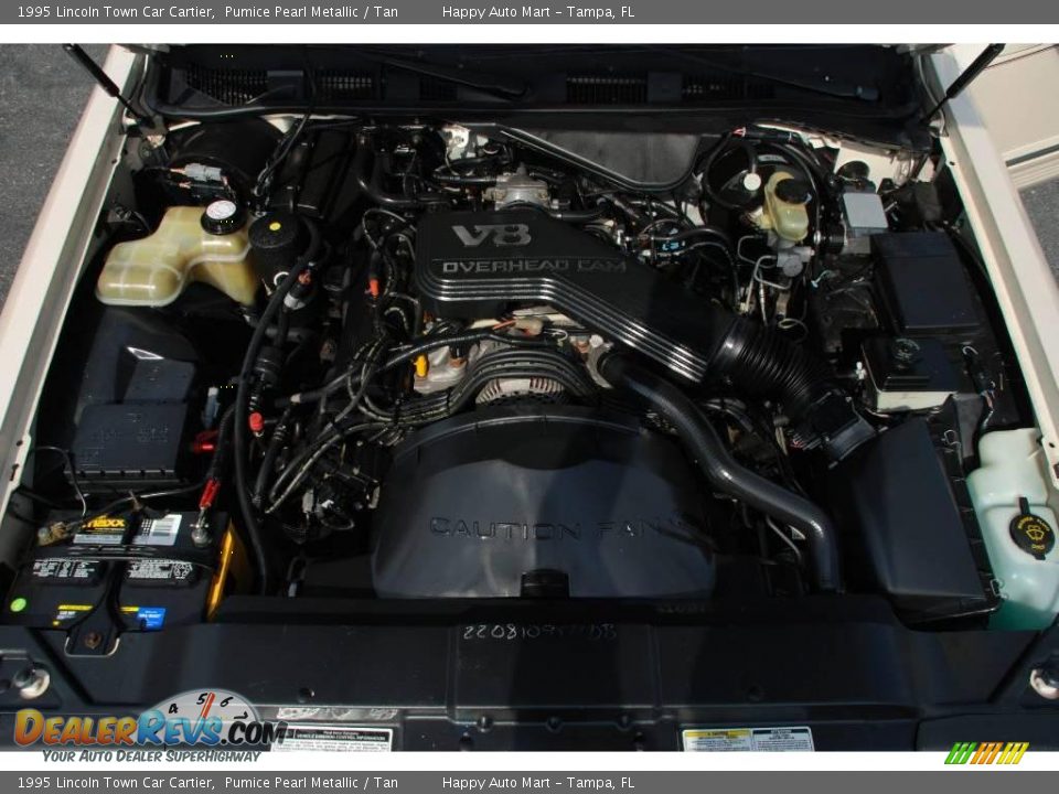 1995 Lincoln Town Car Cartier Pumice Pearl Metallic / Tan Photo #24