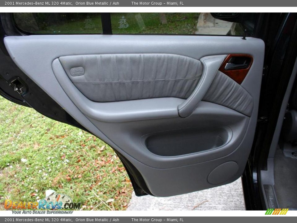2001 Mercedes-Benz ML 320 4Matic Orion Blue Metallic / Ash Photo #33