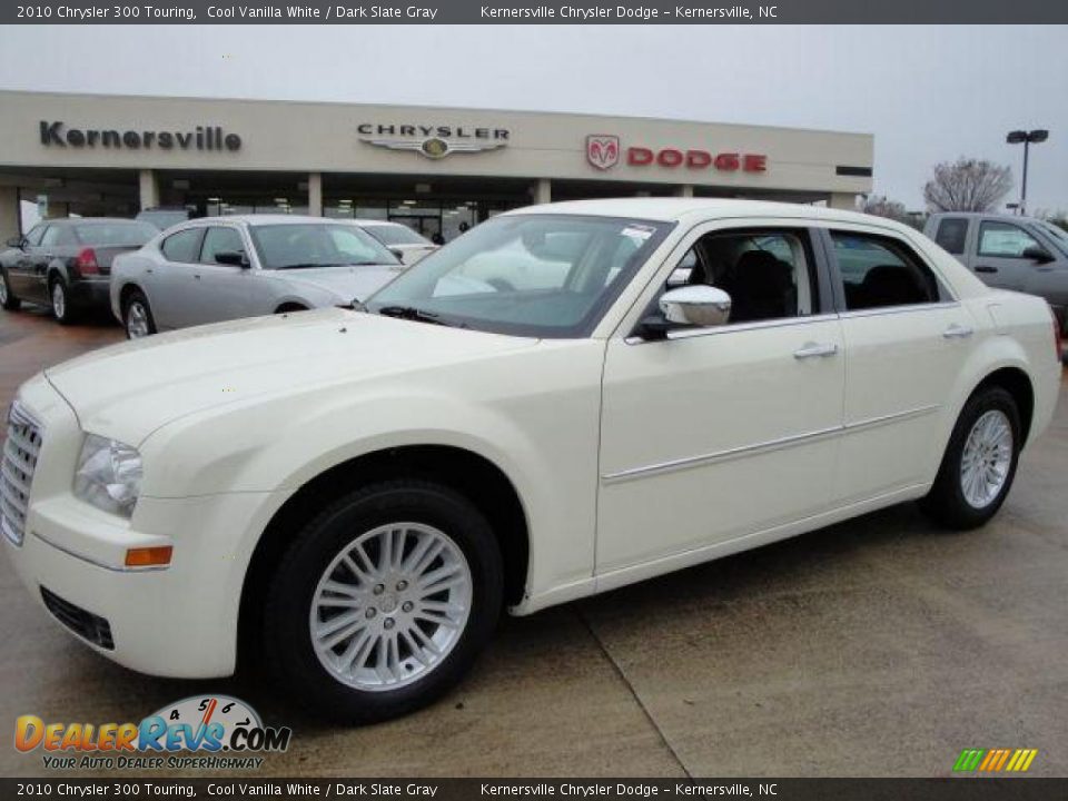 2010 Chrysler 300 Touring Cool Vanilla White / Dark Slate Gray Photo #1