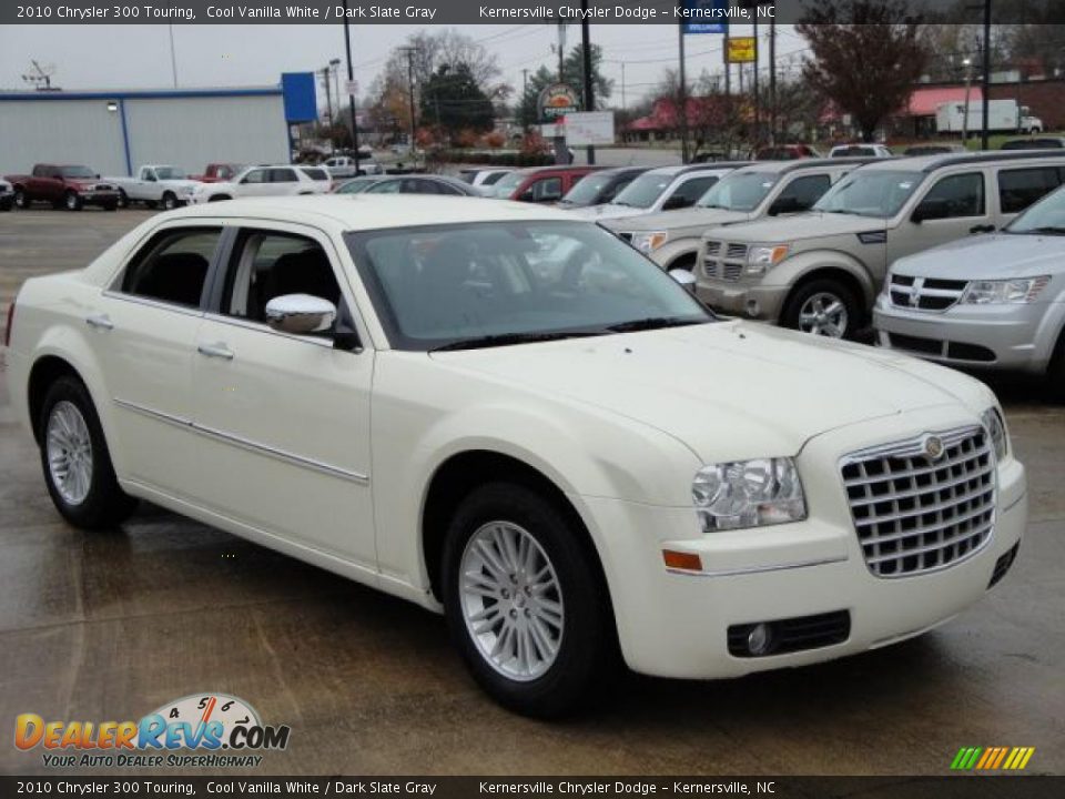 2010 Chrysler 300 Touring Cool Vanilla White / Dark Slate Gray Photo #3