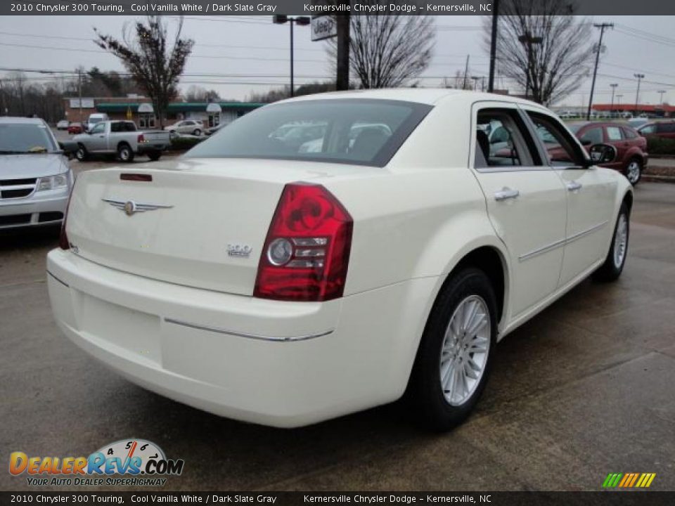 2010 Chrysler 300 Touring Cool Vanilla White / Dark Slate Gray Photo #5
