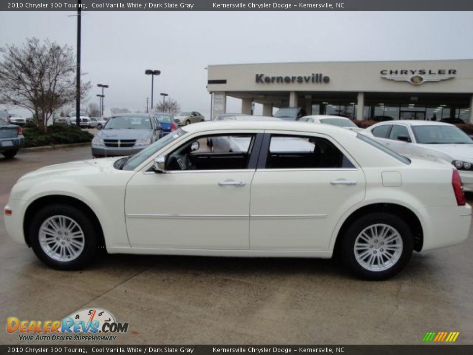 2010 Chrysler 300 Touring Cool Vanilla White / Dark Slate Gray Photo #8