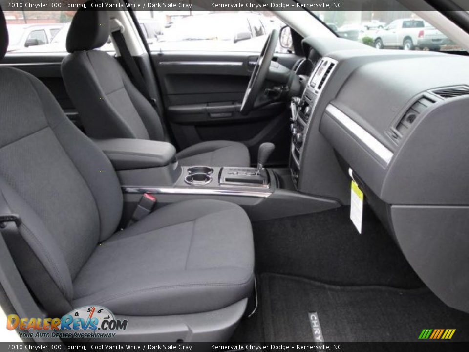 2010 Chrysler 300 Touring Cool Vanilla White / Dark Slate Gray Photo #17