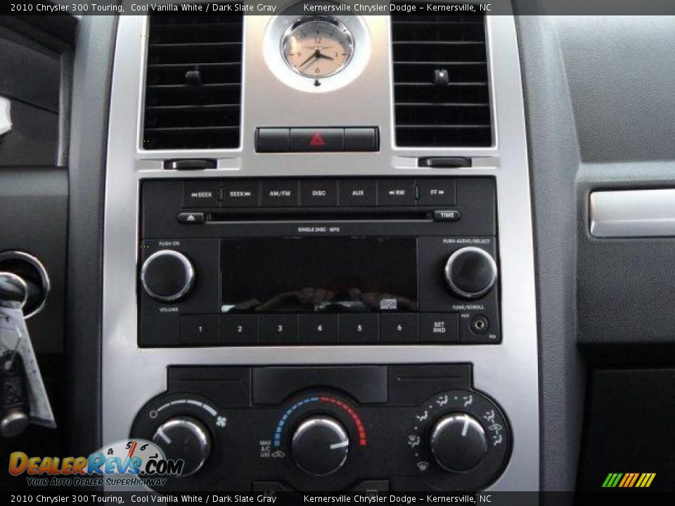 2010 Chrysler 300 Touring Cool Vanilla White / Dark Slate Gray Photo #19