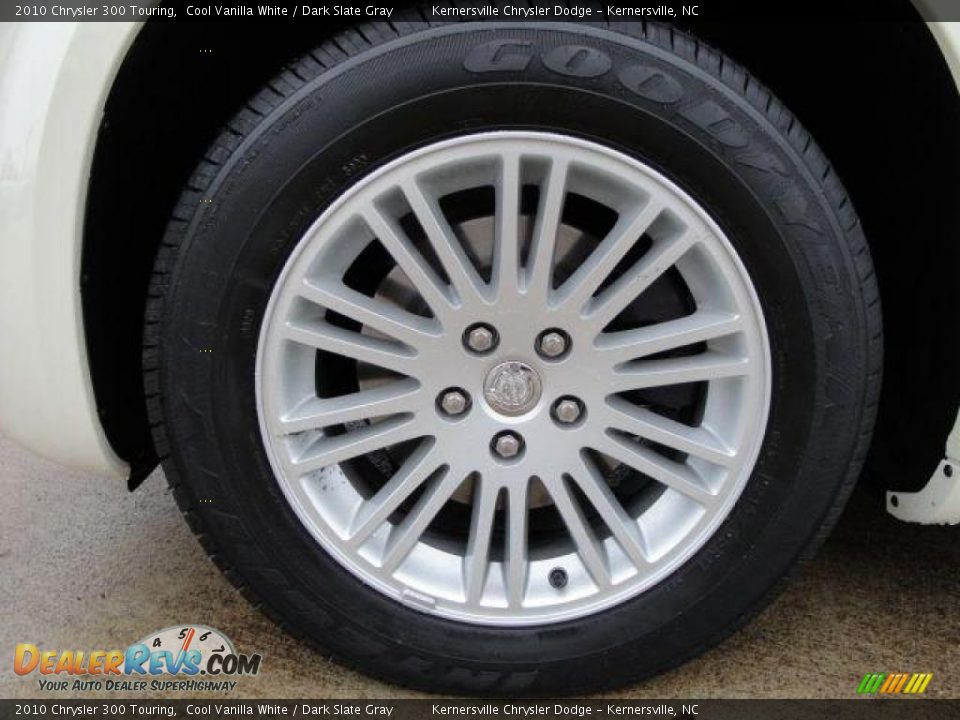 2010 Chrysler 300 Touring Cool Vanilla White / Dark Slate Gray Photo #24