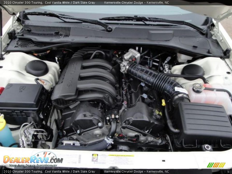 2010 Chrysler 300 Touring Cool Vanilla White / Dark Slate Gray Photo #25