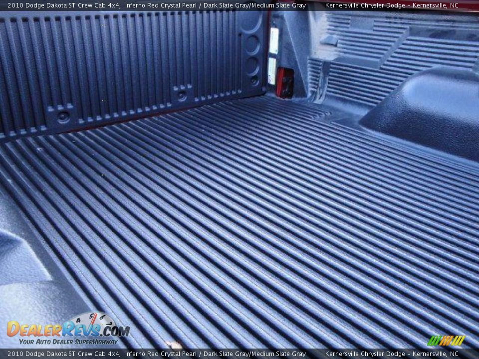2010 Dodge Dakota ST Crew Cab 4x4 Inferno Red Crystal Pearl / Dark Slate Gray/Medium Slate Gray Photo #9