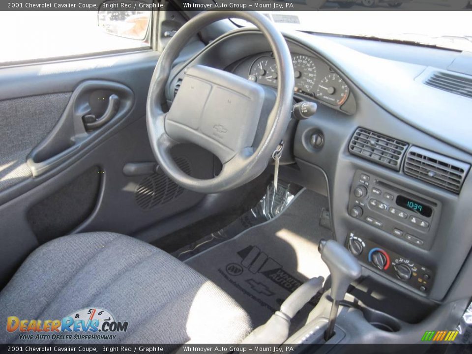 2001 Chevrolet Cavalier Coupe Bright Red / Graphite Photo #6