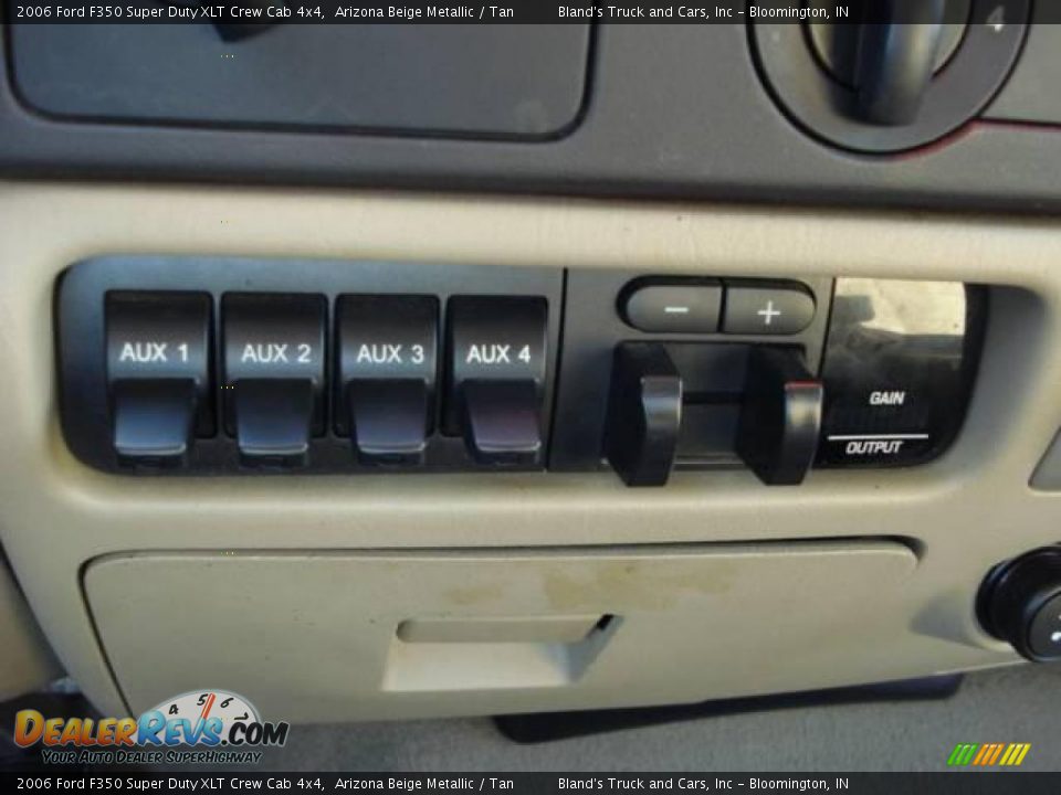 2006 Ford F350 Super Duty XLT Crew Cab 4x4 Arizona Beige Metallic / Tan Photo #28