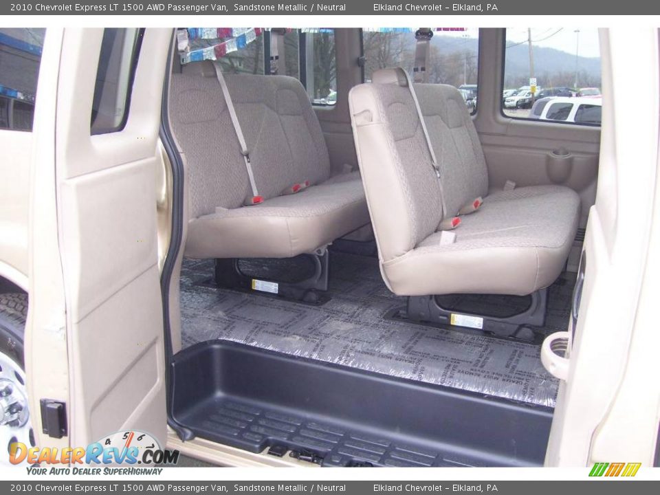 2010 Chevrolet Express LT 1500 AWD Passenger Van Sandstone Metallic / Neutral Photo #13