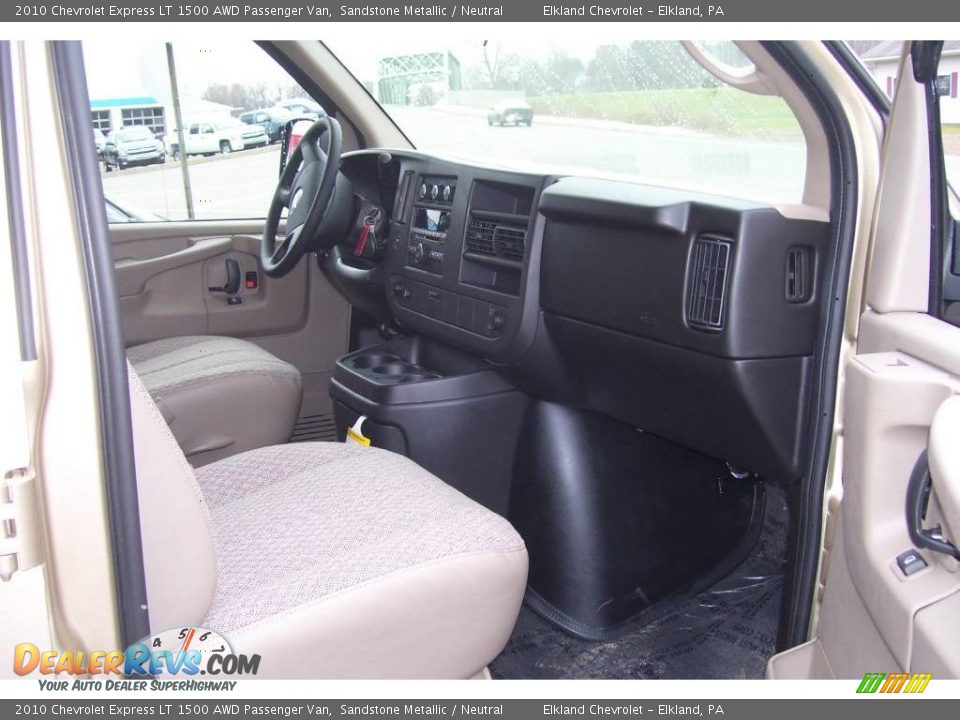 2010 Chevrolet Express LT 1500 AWD Passenger Van Sandstone Metallic / Neutral Photo #17