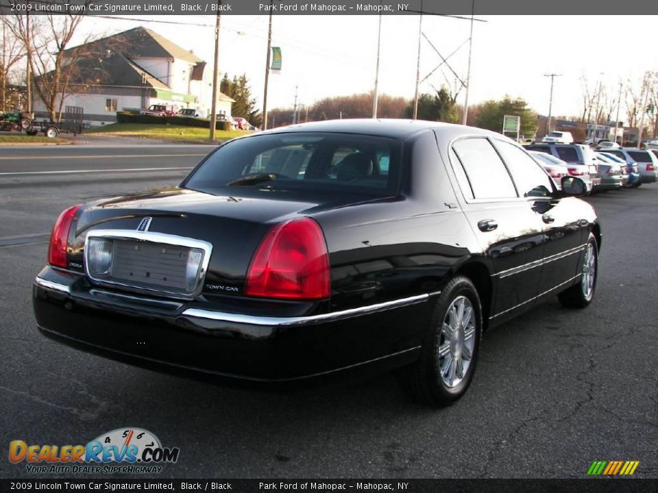 2009 Lincoln Town Car Signature Limited Black / Black Photo #3