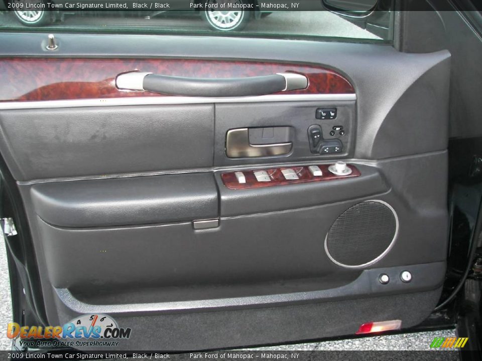 2009 Lincoln Town Car Signature Limited Black / Black Photo #11
