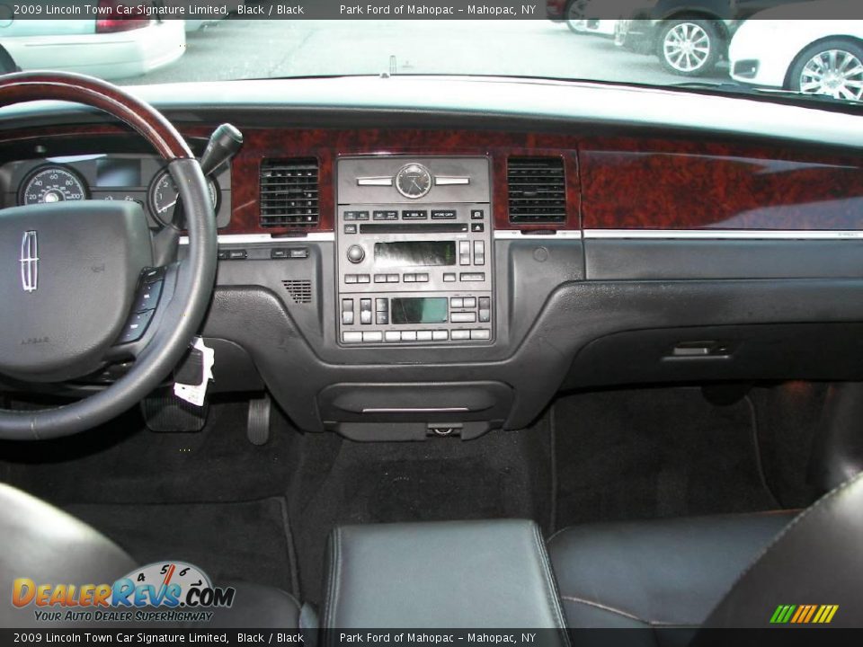 2009 Lincoln Town Car Signature Limited Black / Black Photo #14