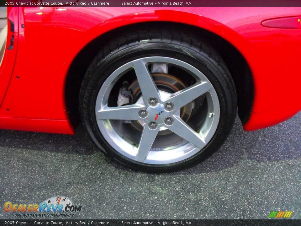 2005 Chevrolet Corvette Coupe Victory Red / Cashmere Photo #17