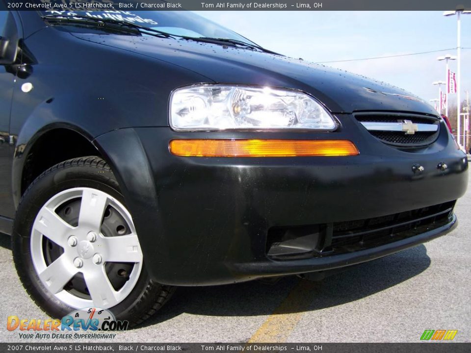 2007 Chevrolet Aveo 5 LS Hatchback Black / Charcoal Black Photo #2