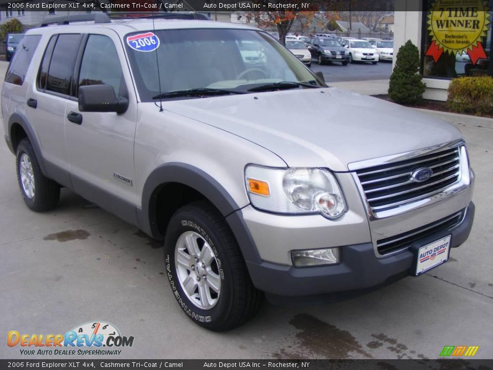 2006 Ford Explorer XLT 4x4 Cashmere Tri-Coat / Camel Photo #2
