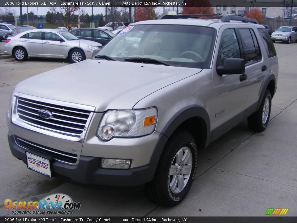 2006 Ford Explorer XLT 4x4 Cashmere Tri-Coat / Camel Photo #4