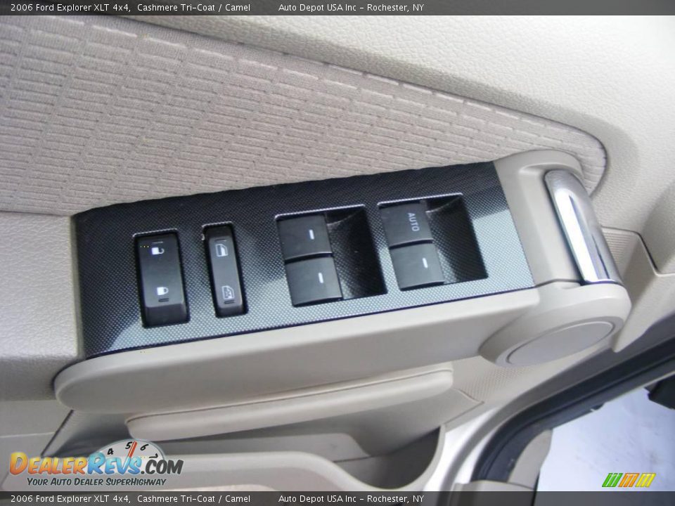 2006 Ford Explorer XLT 4x4 Cashmere Tri-Coat / Camel Photo #10