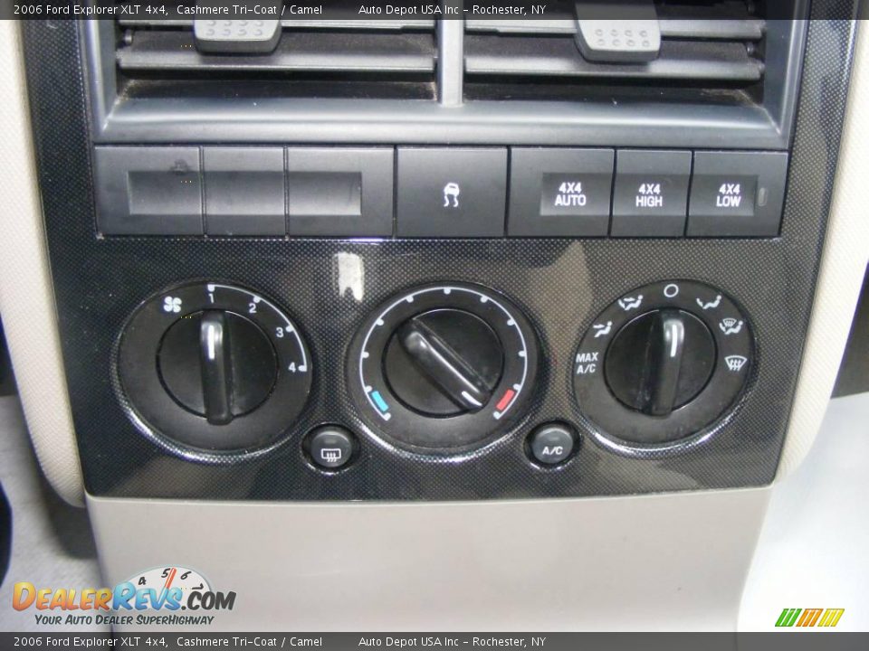 2006 Ford Explorer XLT 4x4 Cashmere Tri-Coat / Camel Photo #12