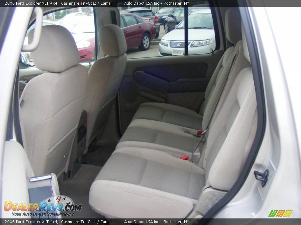 2006 Ford Explorer XLT 4x4 Cashmere Tri-Coat / Camel Photo #17