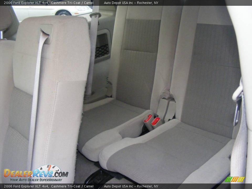 2006 Ford Explorer XLT 4x4 Cashmere Tri-Coat / Camel Photo #18