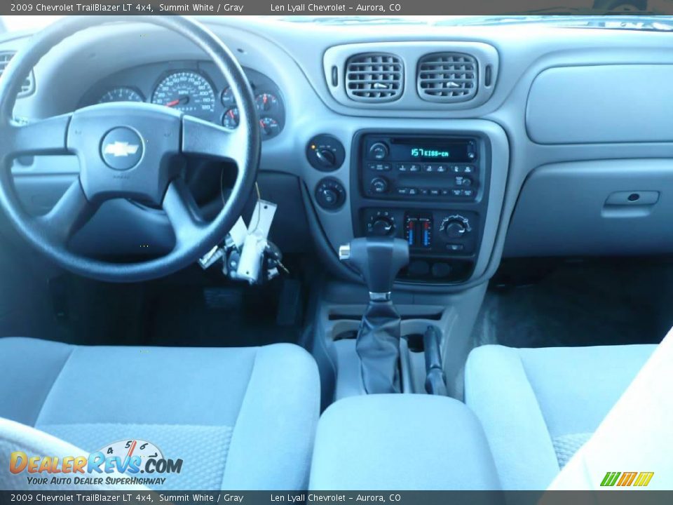 2009 Chevrolet TrailBlazer LT 4x4 Summit White / Gray Photo #16