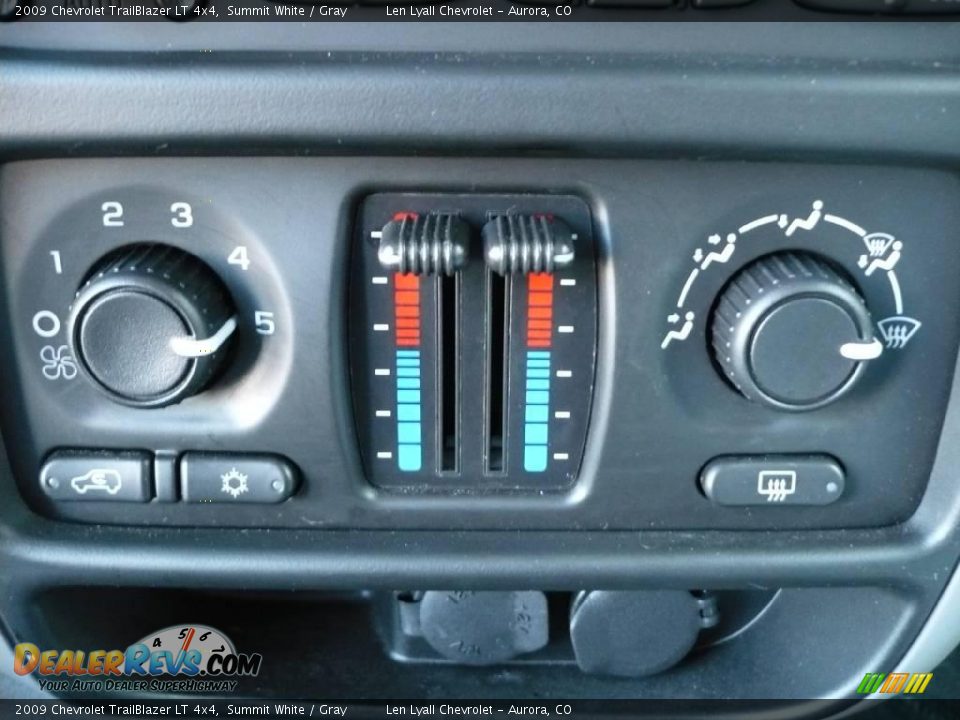2009 Chevrolet TrailBlazer LT 4x4 Summit White / Gray Photo #29
