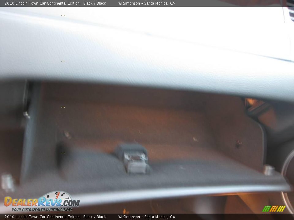 2010 Lincoln Town Car Continental Edition Black / Black Photo #26