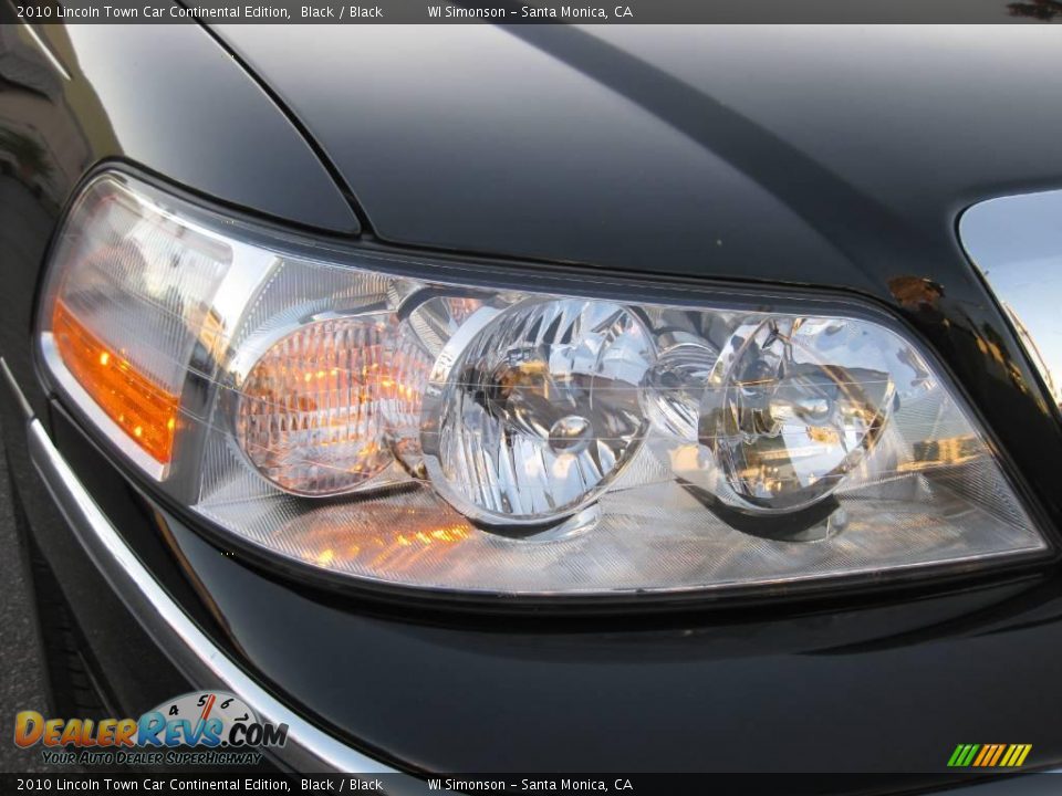 2010 Lincoln Town Car Continental Edition Black / Black Photo #36