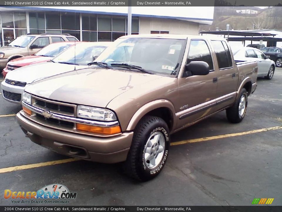 2004 Chevrolet S10 LS Crew Cab 4x4 Sandalwood Metallic / Graphite Photo #1