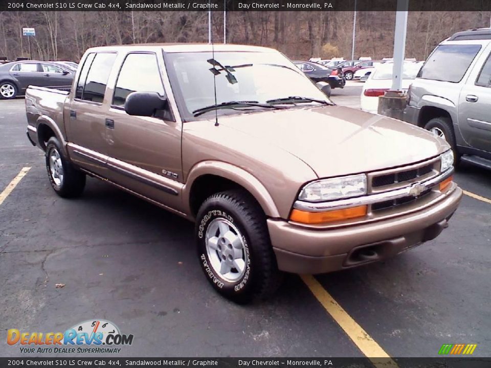 2004 Chevrolet S10 LS Crew Cab 4x4 Sandalwood Metallic / Graphite Photo #2