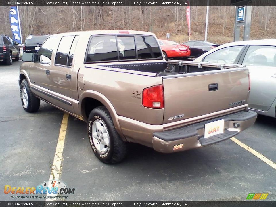 2004 Chevrolet S10 LS Crew Cab 4x4 Sandalwood Metallic / Graphite Photo #4