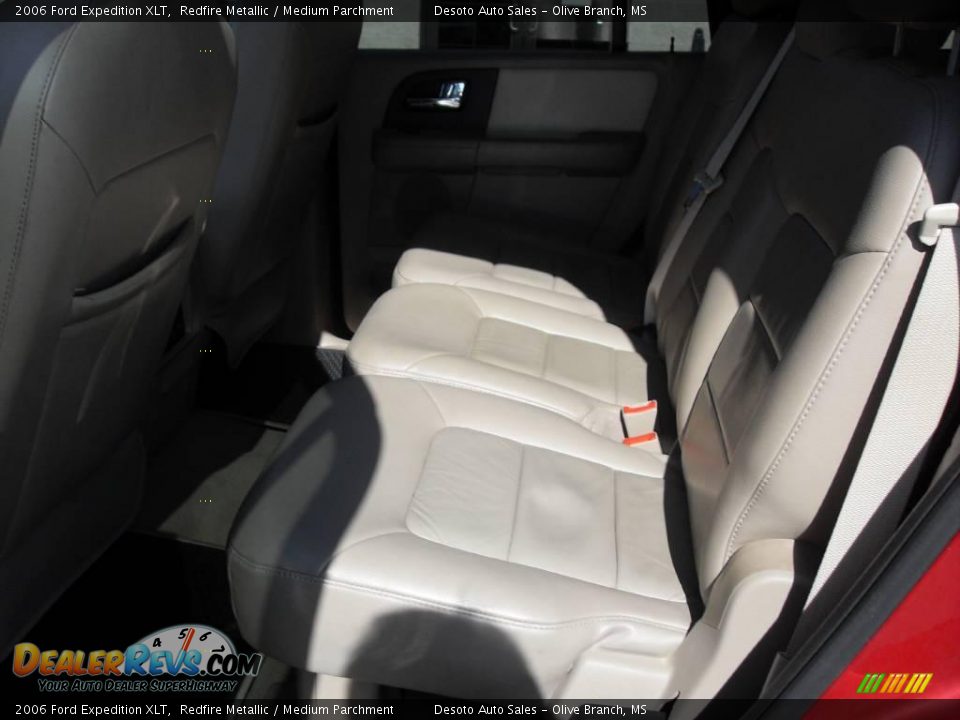 2006 Ford Expedition XLT Redfire Metallic / Medium Parchment Photo #14