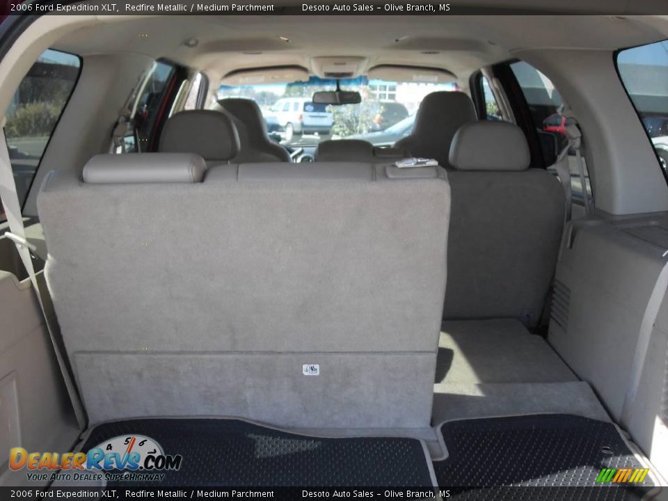 2006 Ford Expedition XLT Redfire Metallic / Medium Parchment Photo #17