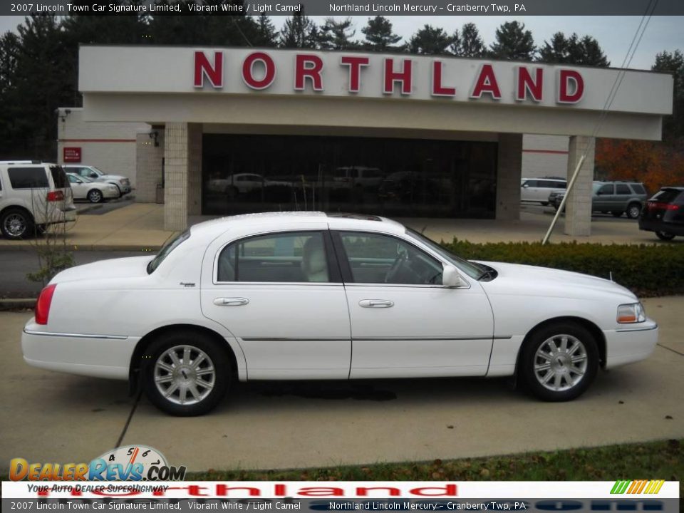 2007 Lincoln Town Car Signature Limited Vibrant White / Light Camel Photo #1