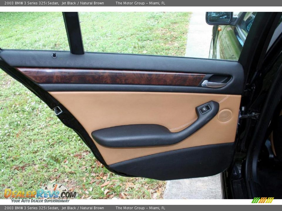 2003 BMW 3 Series 325i Sedan Jet Black / Natural Brown Photo #33