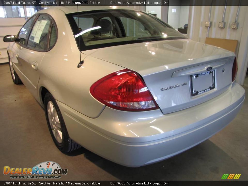 2007 Ford Taurus SE Gold Ash Metallic / Medium/Dark Pebble Photo #4
