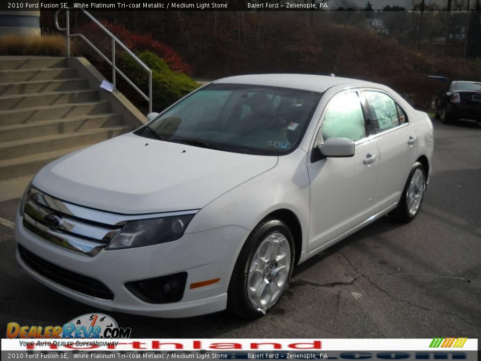 2010 Ford Fusion SE White Platinum Tri-coat Metallic / Medium Light Stone Photo #2
