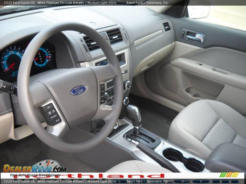 2010 Ford Fusion SE White Platinum Tri-coat Metallic / Medium Light Stone Photo #10