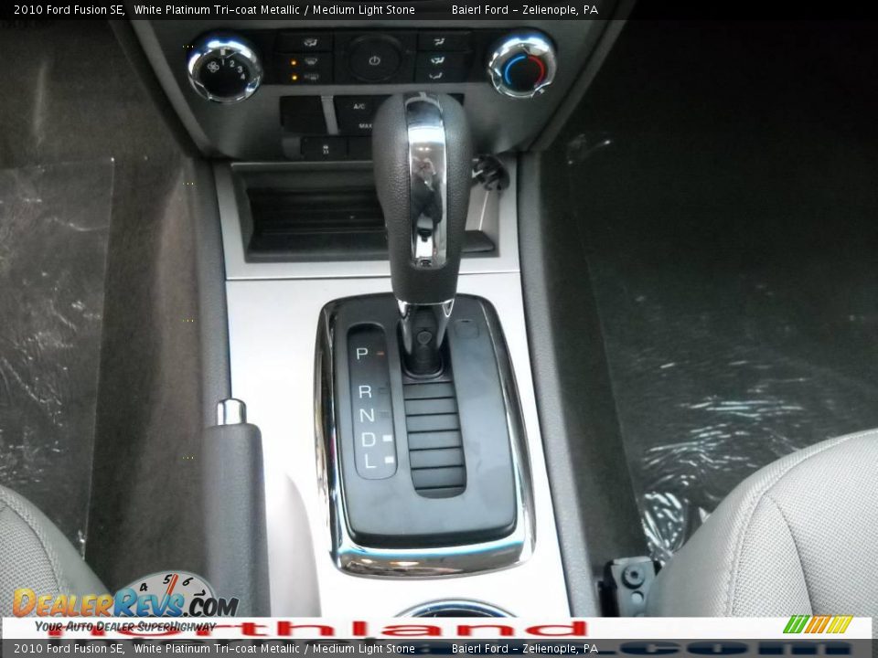 2010 Ford Fusion SE White Platinum Tri-coat Metallic / Medium Light Stone Photo #18