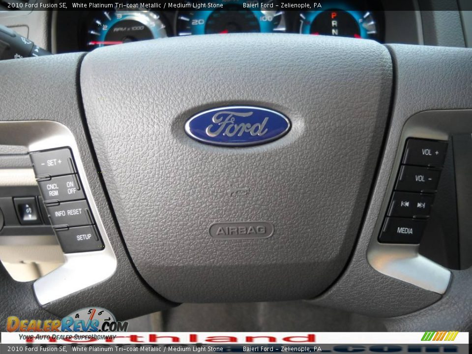 2010 Ford Fusion SE White Platinum Tri-coat Metallic / Medium Light Stone Photo #19